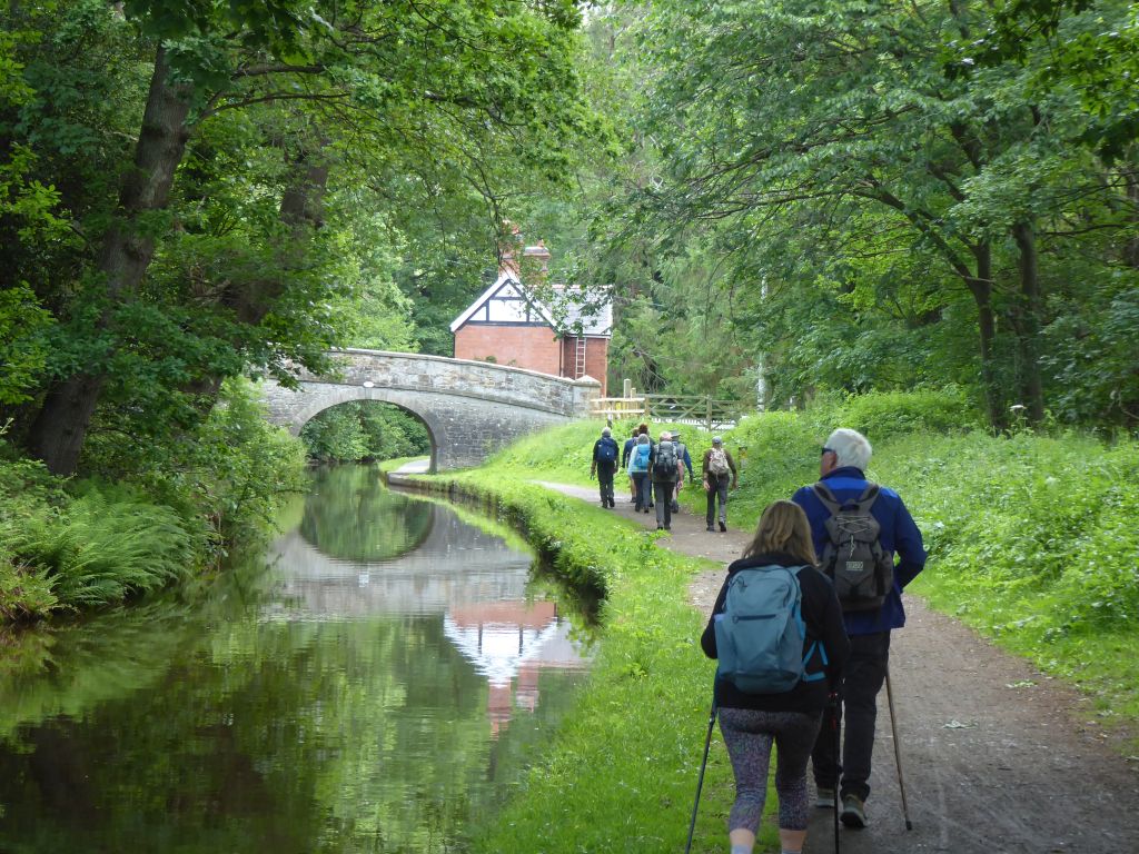 Easy walking by the Llangollen Canal